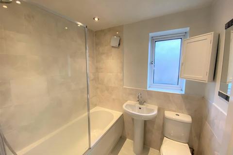 5 Tom Nolan Close, London, E15 3AU