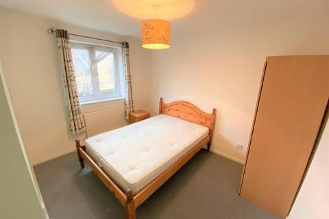 5 Tom Nolan Close, London, E15 3AU