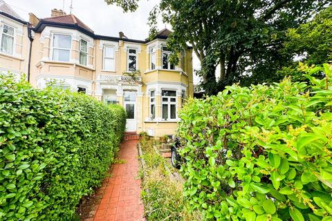 2 bedroom flat for sale, Queens Road, London, E11