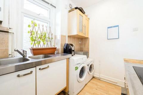 2 bedroom flat for sale, Queens Road, London, E11