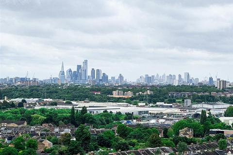 2 bedroom apartment for sale, Track Street, Riders Tower, E17