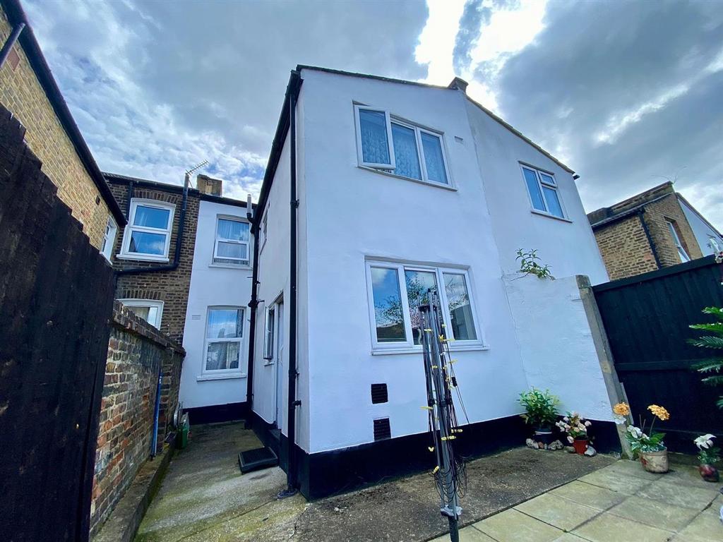 18, Hartland Road London, E15