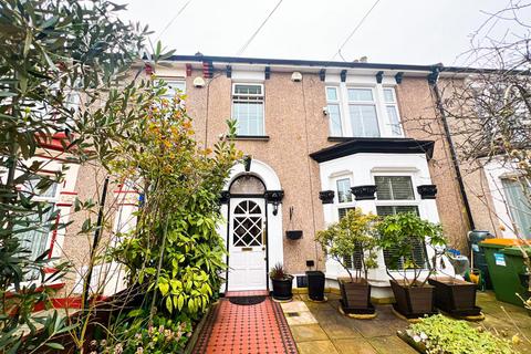 6 bedroom terraced house for sale, Durham Road, London, E12