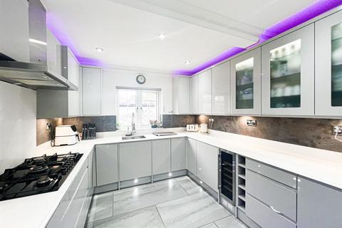 6 bedroom terraced house for sale, Durham Road, London, E12