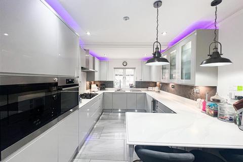 6 bedroom terraced house for sale, Durham Road, London, E12