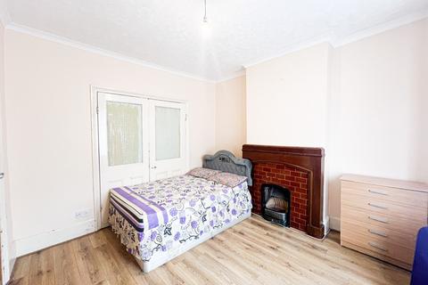 4 bedroom terraced house for sale, Keogh Road, London, E15