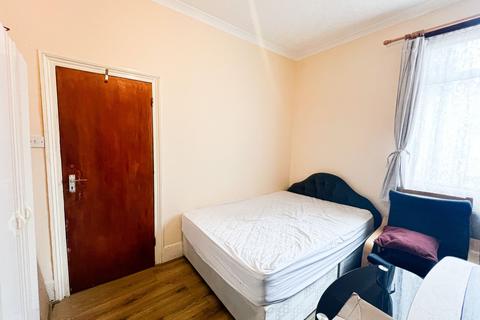 4 bedroom terraced house for sale, Keogh Road, London, E15