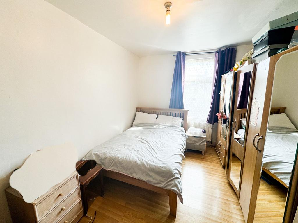 325 Cann Hall Road E11