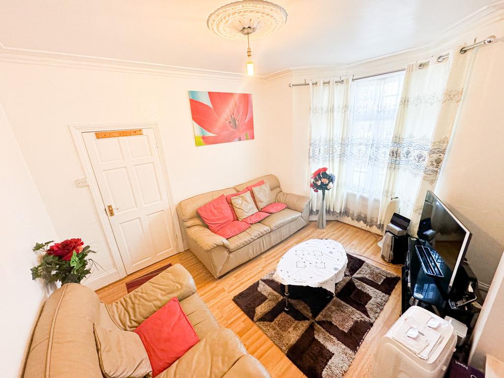 325 Cann Hall Road E11