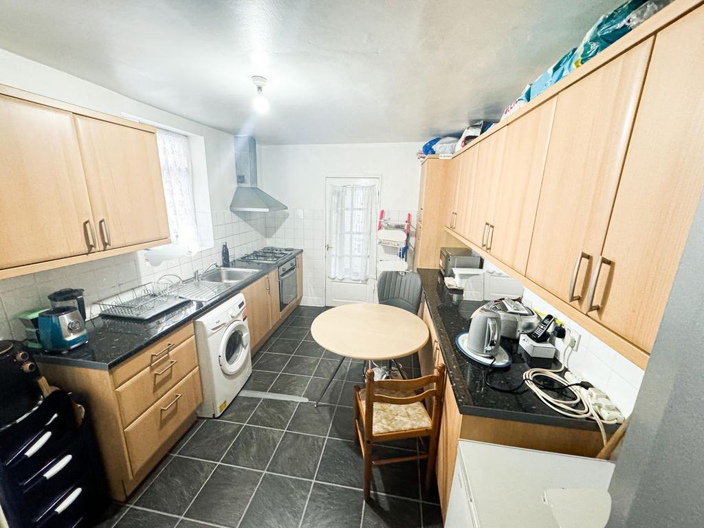 325 Cann Hall Road E11