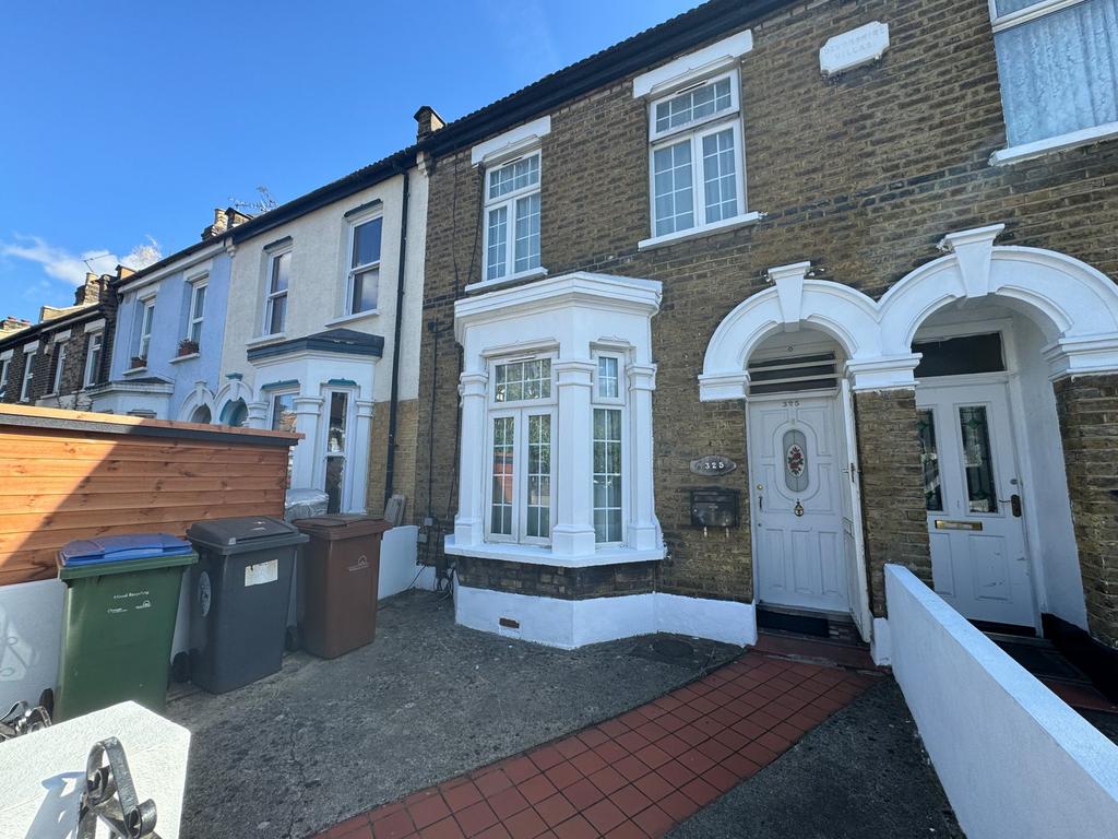 325 Cann Hall Road E11