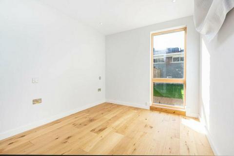 3 bedroom ground floor flat for sale, Stepney Way, London, E1