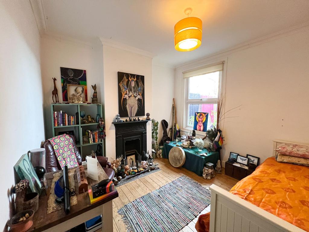Clementina Road E10