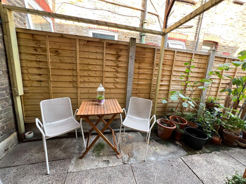 Clementina Road E10