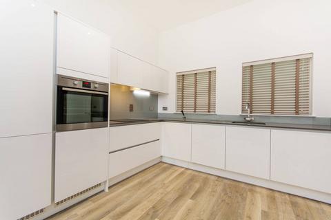 2 bedroom flat to rent, Hyde Lane, Battersea, London, SW11