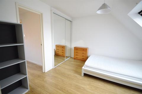 2 bedroom flat to rent, Amsterdam Road, London, E14