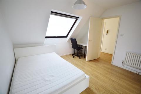 2 bedroom flat to rent, Amsterdam Road, London, E14