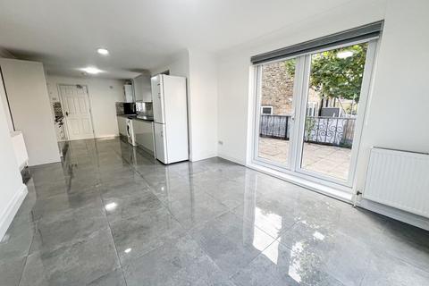 5 bedroom end of terrace house to rent, Melville Road, London, E17