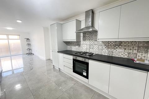 5 bedroom end of terrace house to rent, Melville Road, London, E17