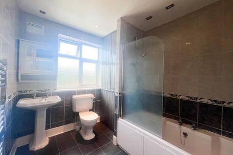 4 bedroom terraced house to rent, South Park Drive, Ilford, IG3