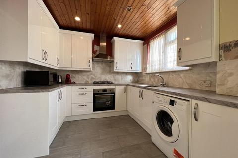 4 bedroom terraced house to rent, Cobham Road, Ilford, IG3