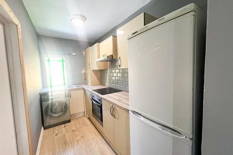 2 bedroom detached house to rent, Norfolk Road, Ilford, IG3