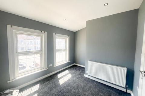 2 bedroom detached house to rent, Norfolk Road, Ilford, IG3