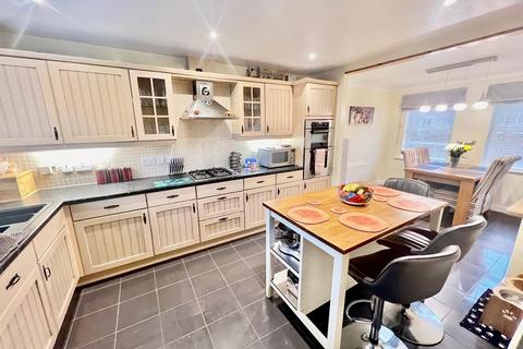 5 bedroom detached house for sale, Burdock Way, Desborough, Kettering