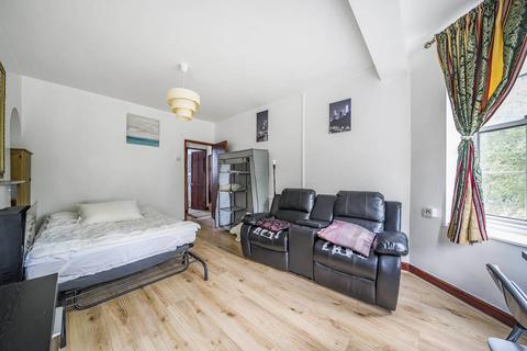 4 bedroom flat to rent, Liverpool Road, Islington, London, N7