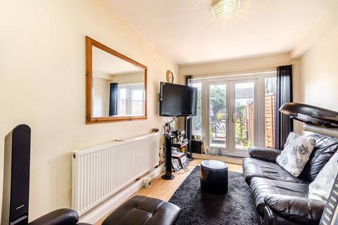 2 bedroom flat for sale, Walters Road, South Norwood, London, SE25