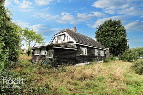 4 bedroom bungalow for sale, Oak Lane, Sheerness