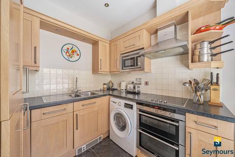 2 bedroom flat for sale, Tyrells Place, Surrey GU1