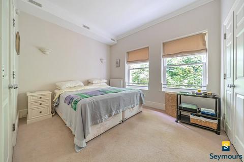 2 bedroom flat for sale, Tyrells Place, Surrey GU1