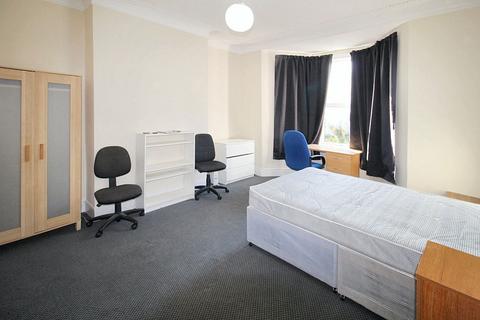 5 bedroom flat for sale, Simonside Terrace, Heaton, Newcastle upon Tyne, Tyne and Wear, NE6 5LF