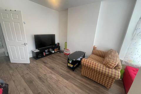 3 bedroom terraced house to rent, Sycamore Road, Smethwick