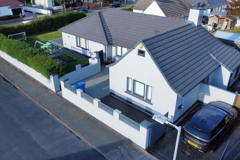 4 bedroom detached bungalow for sale, Beach Avenue, Prestatyn