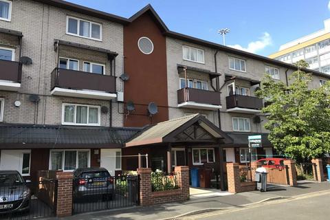 3 bedroom apartment to rent, Litcham Close, Manchester