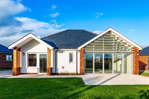 1 bedroom detached bungalow for sale, Burnham Waters, Burnham-on-Crouch, Essex, CM0