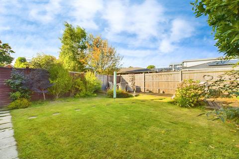 2 bedroom detached house for sale, Nightingales Close, Horsham RH13