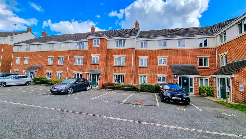 Moorcroft House, Chesterfield S40 1 bed apartment to rent £650 pcm (£