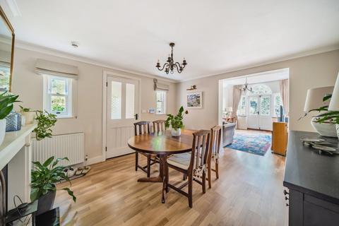 3 bedroom house for sale, Old Woking Road, West Byfleet KT14