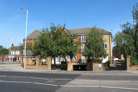 2 bedroom ground floor flat for sale, Fencepiece Road, Ilford