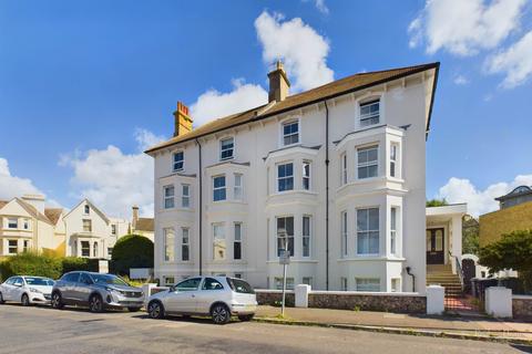 2 bedroom flat for sale, Chiswick Place, Eastbourne