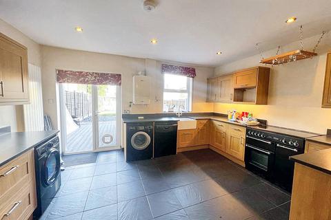 4 bedroom semi-detached house to rent, Southlands Road, Bromley BR2