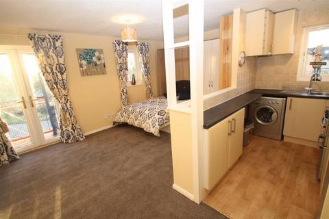 undefined, Pomander Crescent, Walnut Tree
