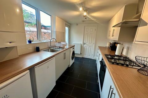 2 bedroom terraced house to rent, 146 Greystone Road, Carlisle, CA1