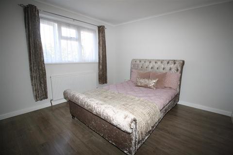 182 Hunter Drive, Bletchley, Milton Keynes, MK2 3NF