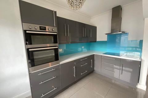 2 bedroom flat to rent, Kingsacre Road, Glasgow G73