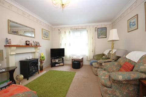 2 bedroom flat for sale, Francis Court, Worplesdon Road, Guildford