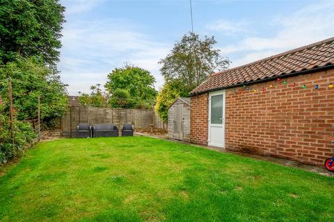 3 bedroom semi-detached house to rent, Almsford Road, Acomb, York, YO26 5NU